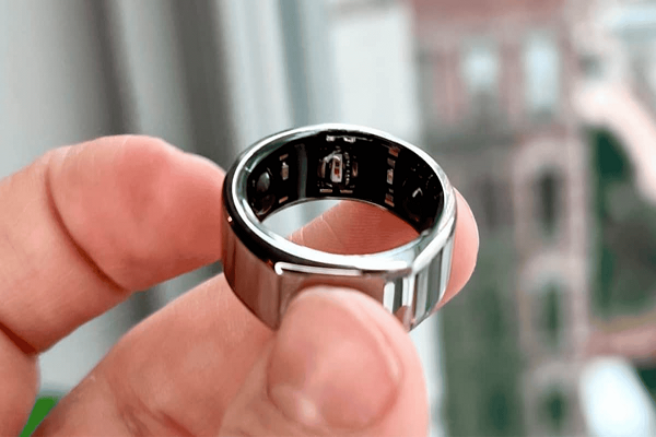 Toda a tecnologia de um smartwatch, todo o conforto de uma joia. Monitore sua saúde 24h por dia sem ninguém perceber.
